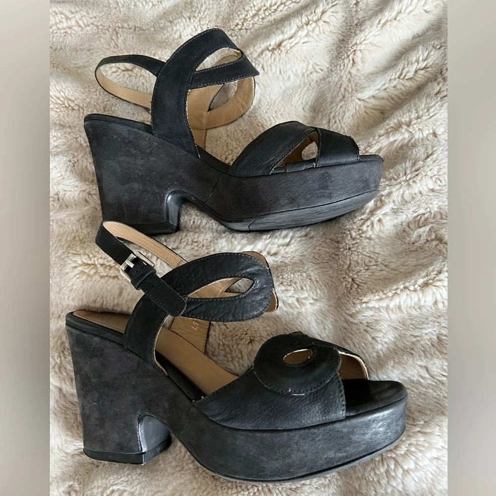 Black Platform Sandals - Women's Strappy Chunky Heel